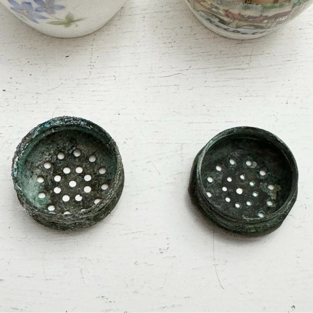 Berlin Thomas of Germany 892 Vintage Salt & Pepper Shakers Hand Painted - Picture 5 of 12